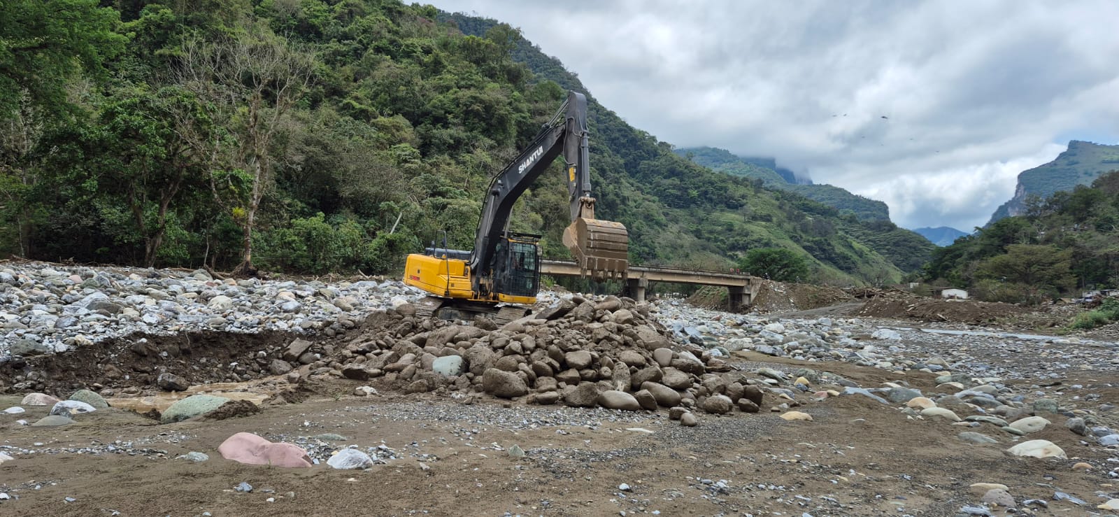 Inicia SIPDUS desazolve del río Tlacolula